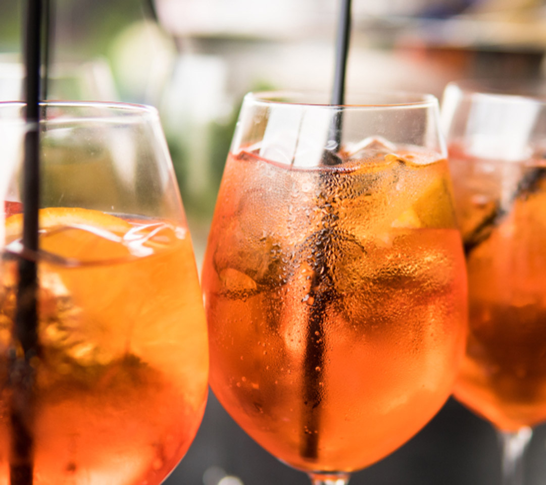 Summer,Citrus,Cold,Alcohol,Drink,Aperol,Spritz,Close up